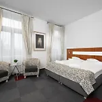 Zamecek Petrovice Hotel 4*