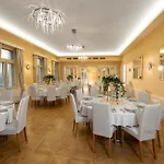 Zamecek Petrovice Hotel