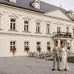 Zamecek Petrovice Hotel