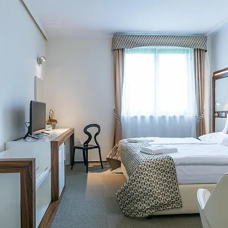 Zamecek Petrovice 4*