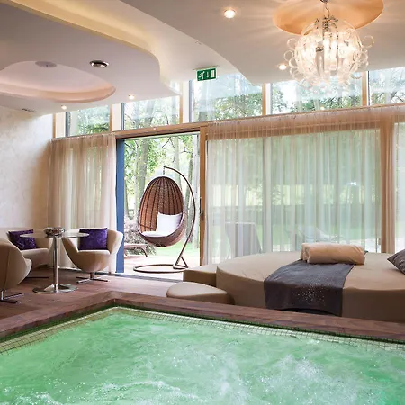 Zamecek Petrovice Hotell 4*