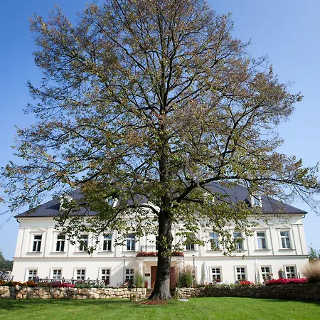 Hotell Zamecek Petrovice