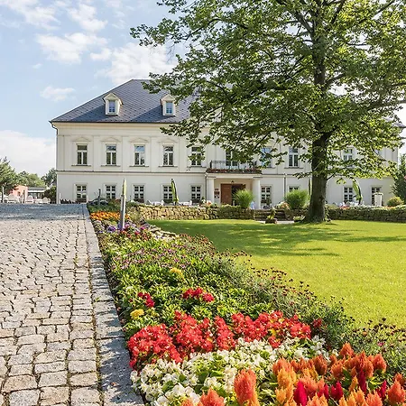 Zamecek Petrovice 4*