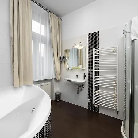 Zámeček Petrovice - Free Wellness 3h 4* Petrovice u Karviné