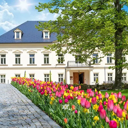 Zámeček Petrovice 4*